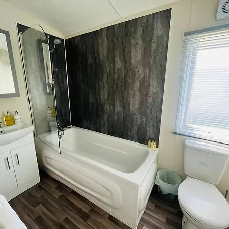 Pine With Hot Tub Дом отдыха Йорк