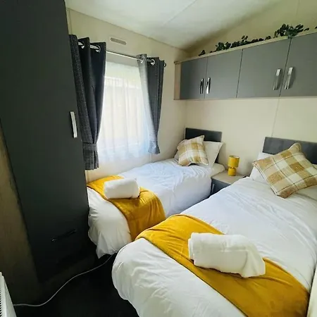 Pine With Hot Tub Holiday home *