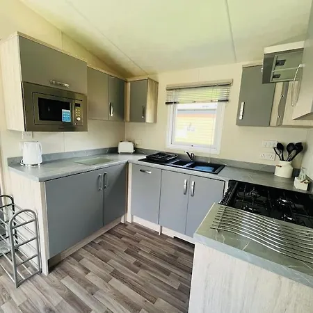 Pine With Hot Tub Holiday home *