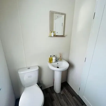 Дом отдыха Pine With Hot Tub Йорк