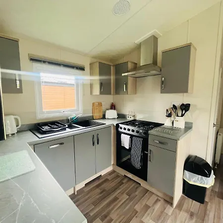 Pine With Hot Tub Holiday home *