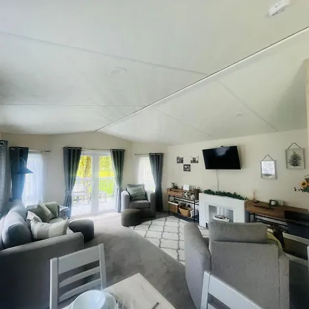 Дом отдыха Pine With Hot Tub Йорк