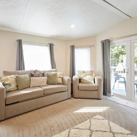 度假居 Pine With Hot Tub