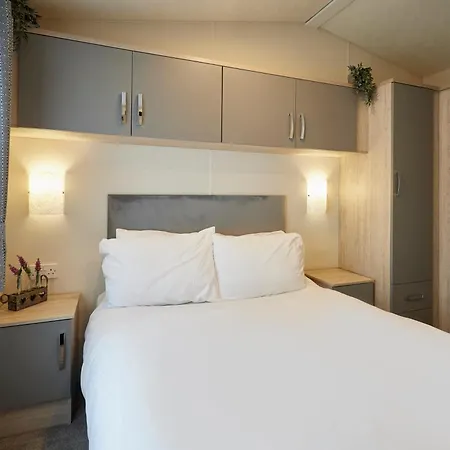 Pine With Hot Tub 约克