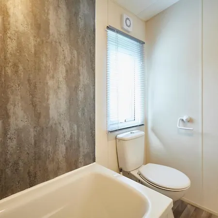 Pine With Hot Tub 度假居 *