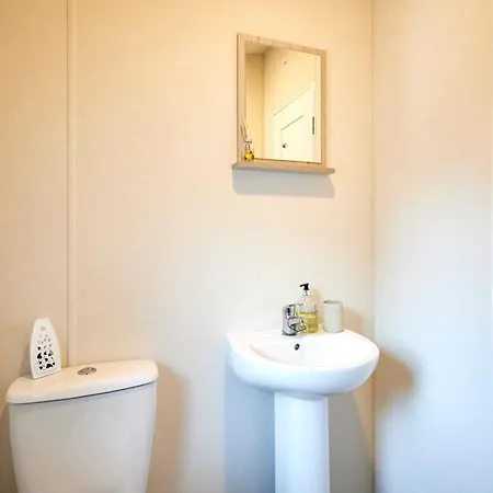 Pine With Hot Tub 度假居