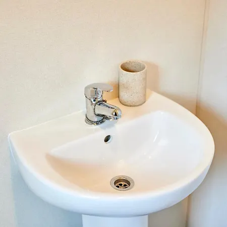 Pine With Hot Tub Holiday home York