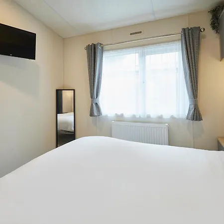 Pine With Hot Tub Semesterbostad York