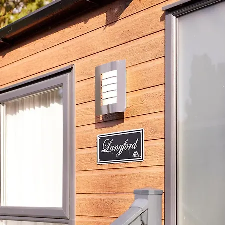 Semesterbostad Pine With Hot Tub *